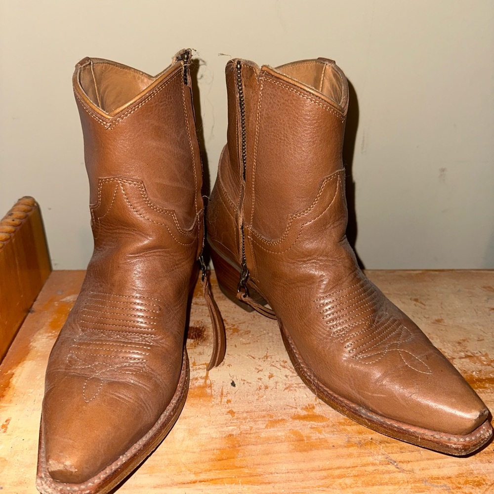 Tecovas caramel Daisy’s size 8.5